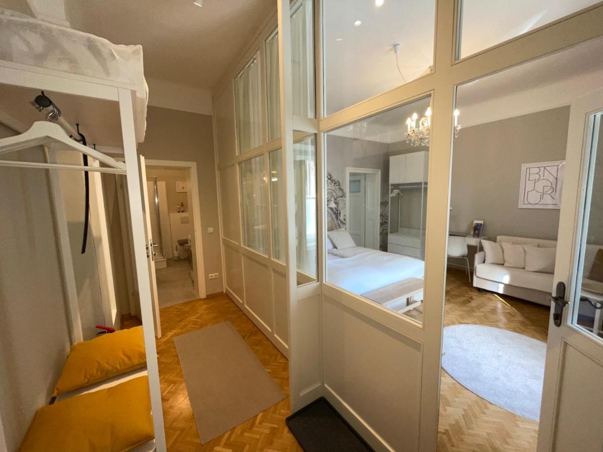 White Flat By Grazrentals With Cool Location & Free Parking Eksteriør bilde