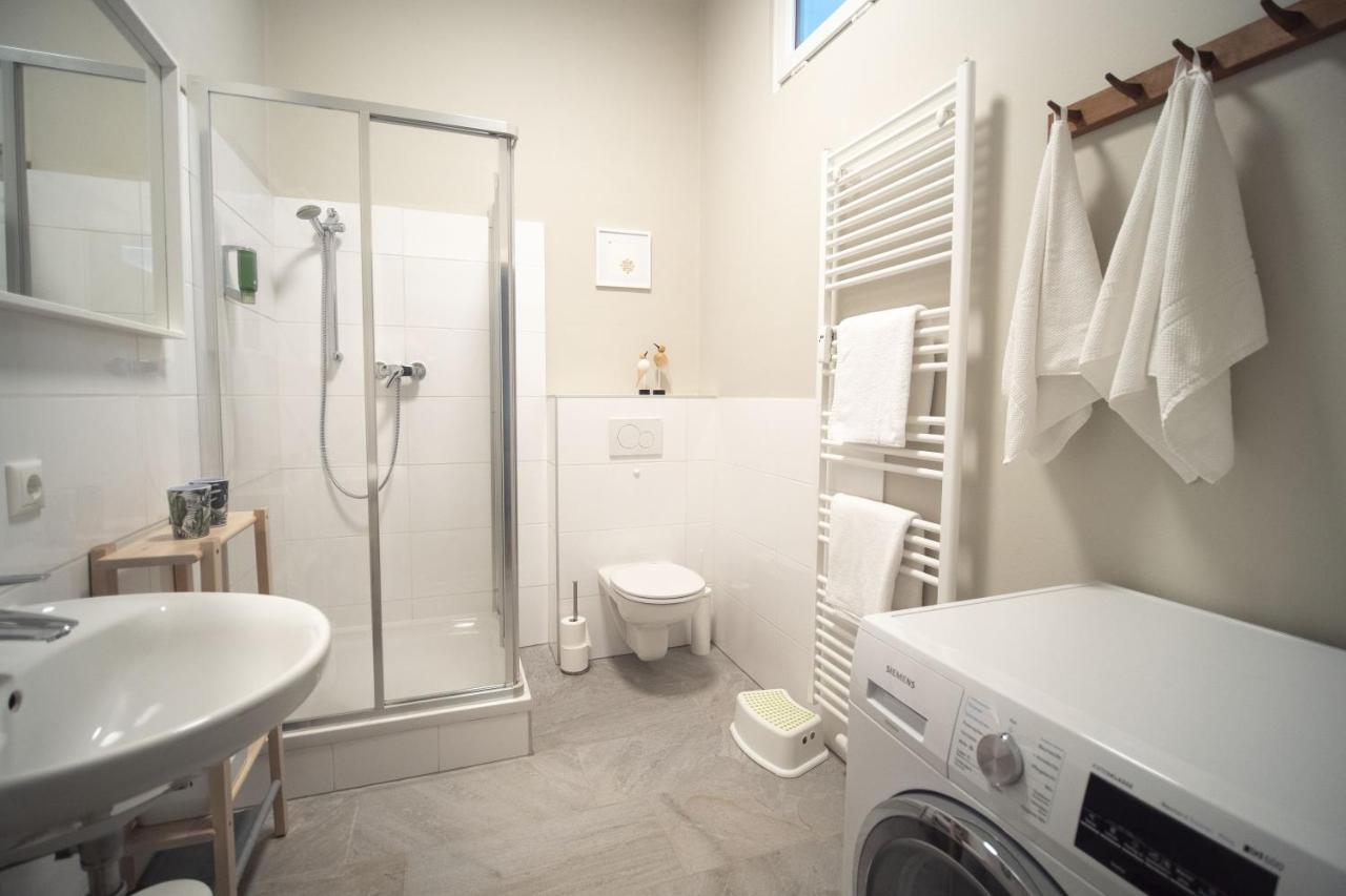 White Flat By Grazrentals With Cool Location & Free Parking Eksteriør bilde