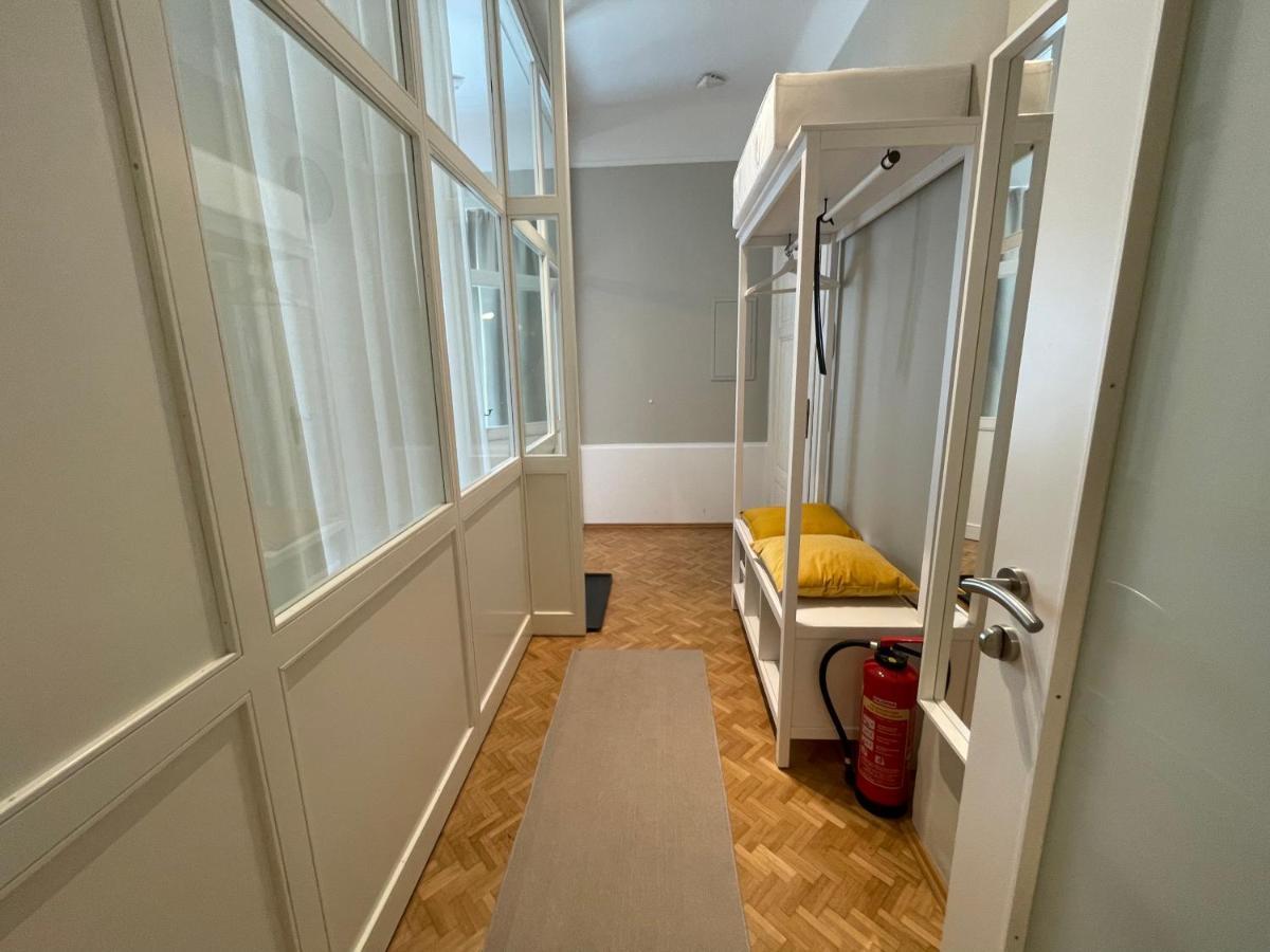 White Flat By Grazrentals With Cool Location & Free Parking Eksteriør bilde