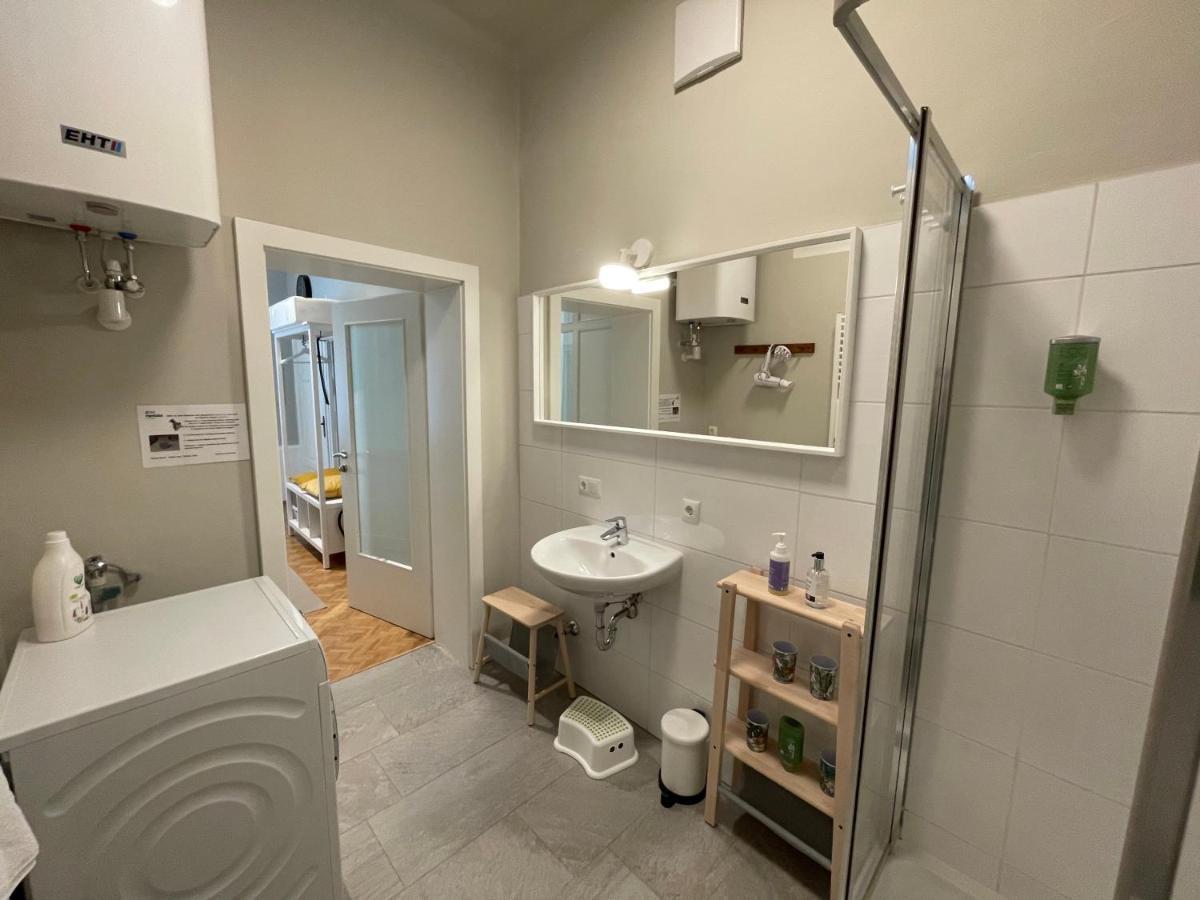 White Flat By Grazrentals With Cool Location & Free Parking Eksteriør bilde