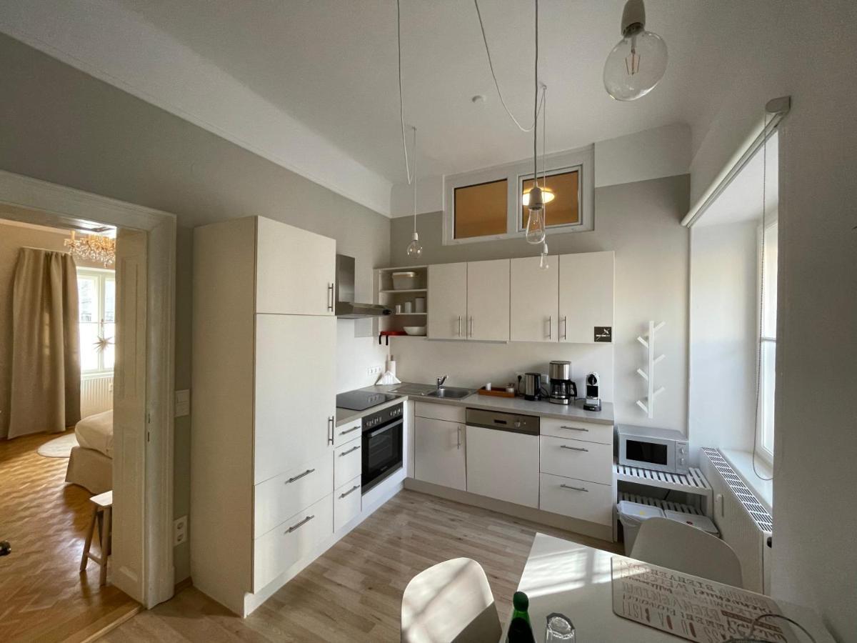 White Flat By Grazrentals With Cool Location & Free Parking Eksteriør bilde