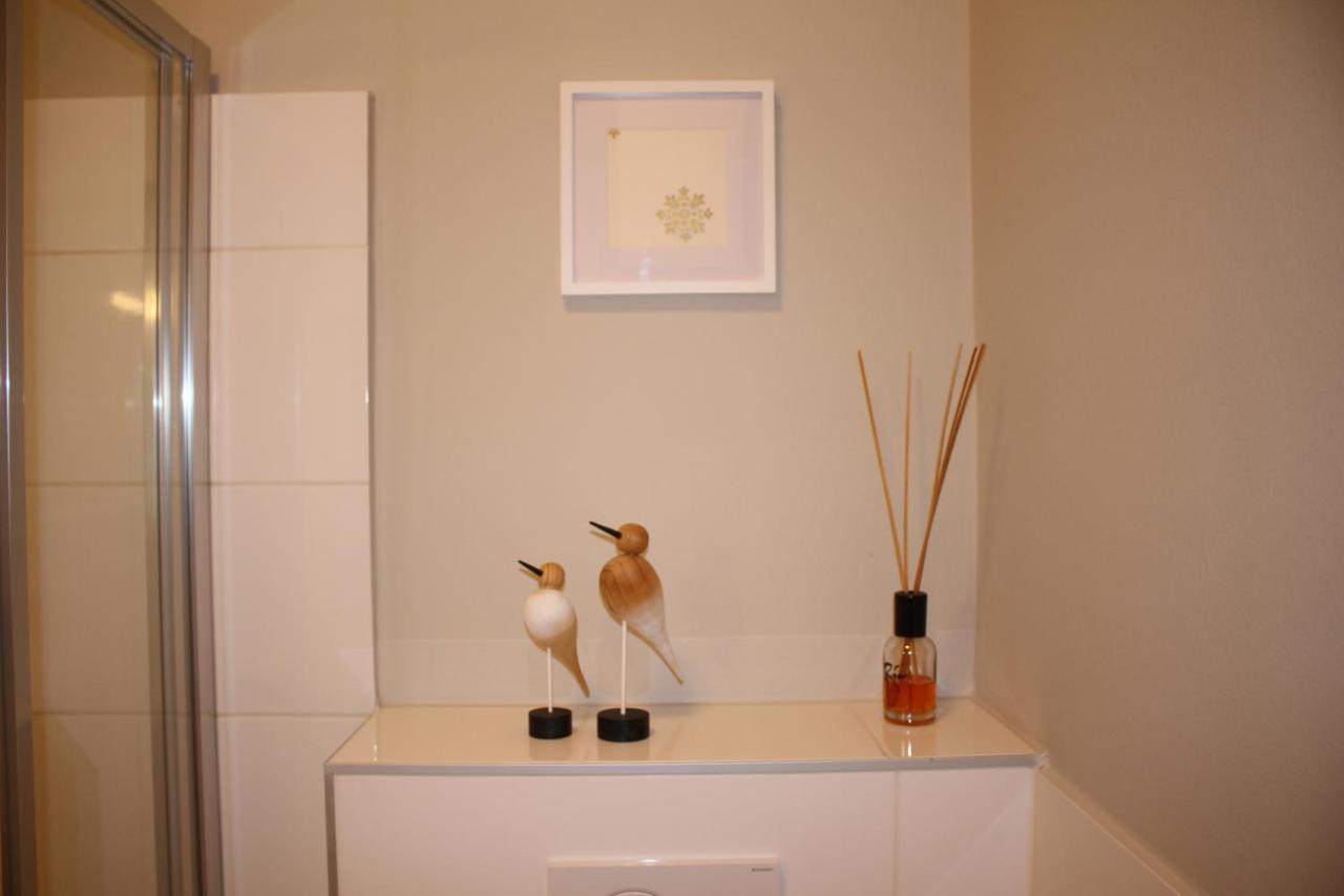 White Flat By Grazrentals With Cool Location & Free Parking Eksteriør bilde