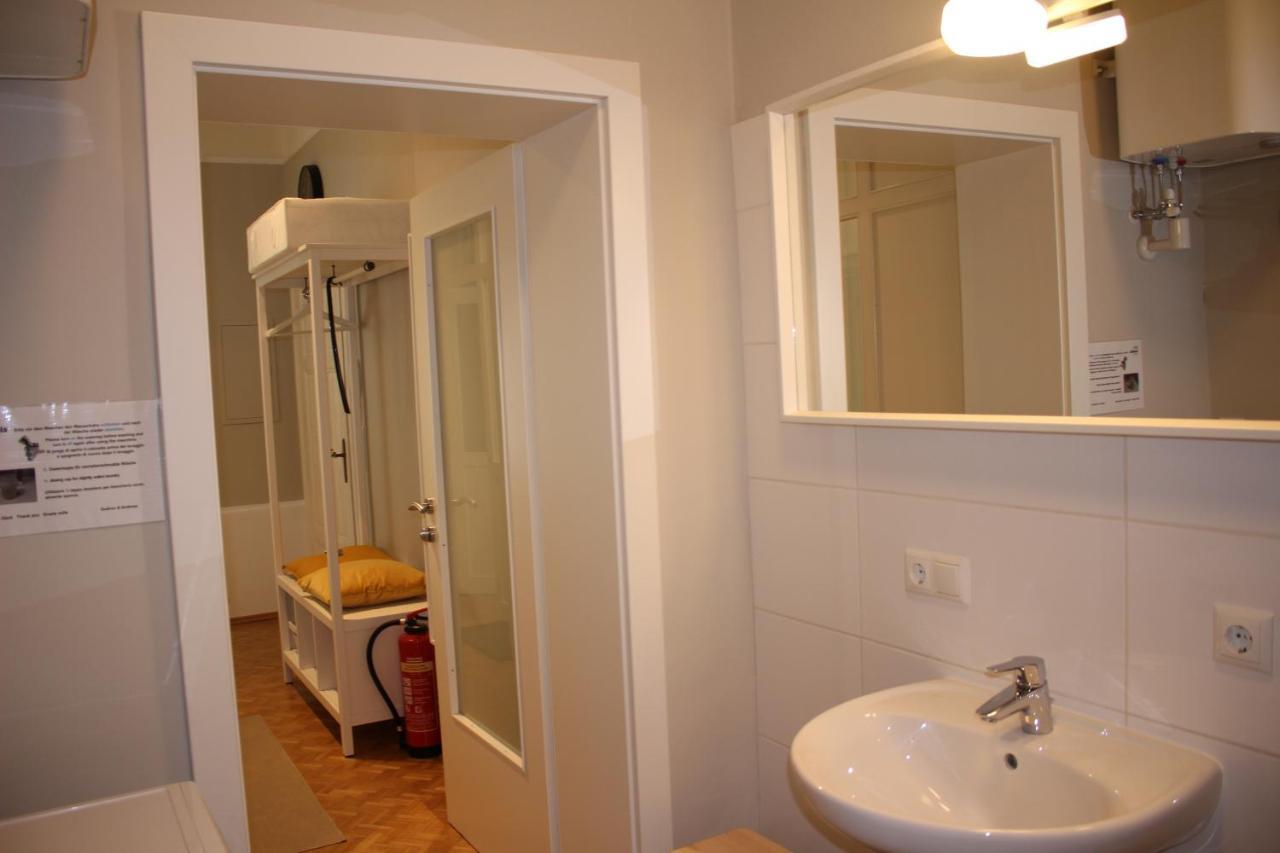 White Flat By Grazrentals With Cool Location & Free Parking Eksteriør bilde