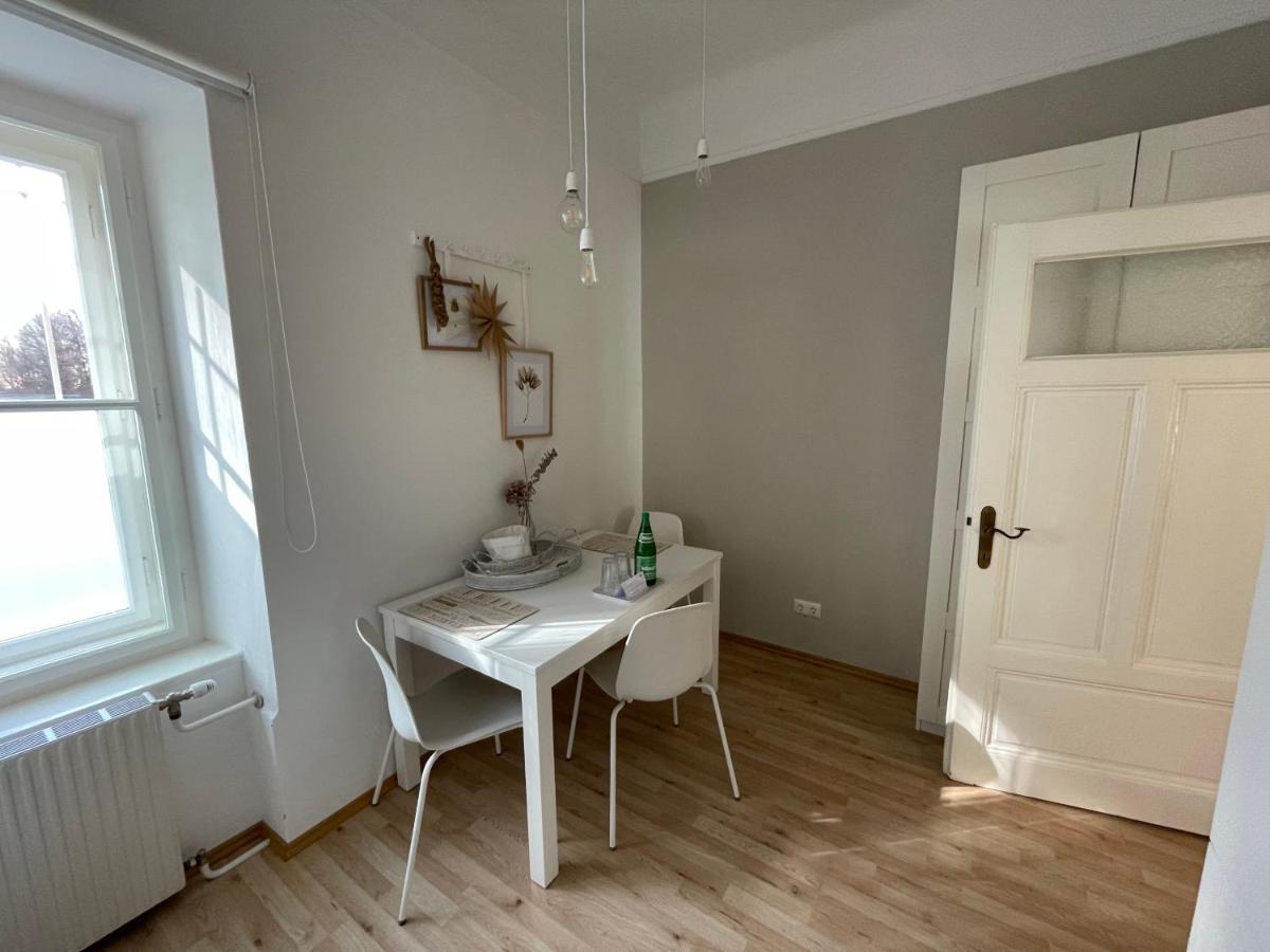 White Flat By Grazrentals With Cool Location & Free Parking Eksteriør bilde
