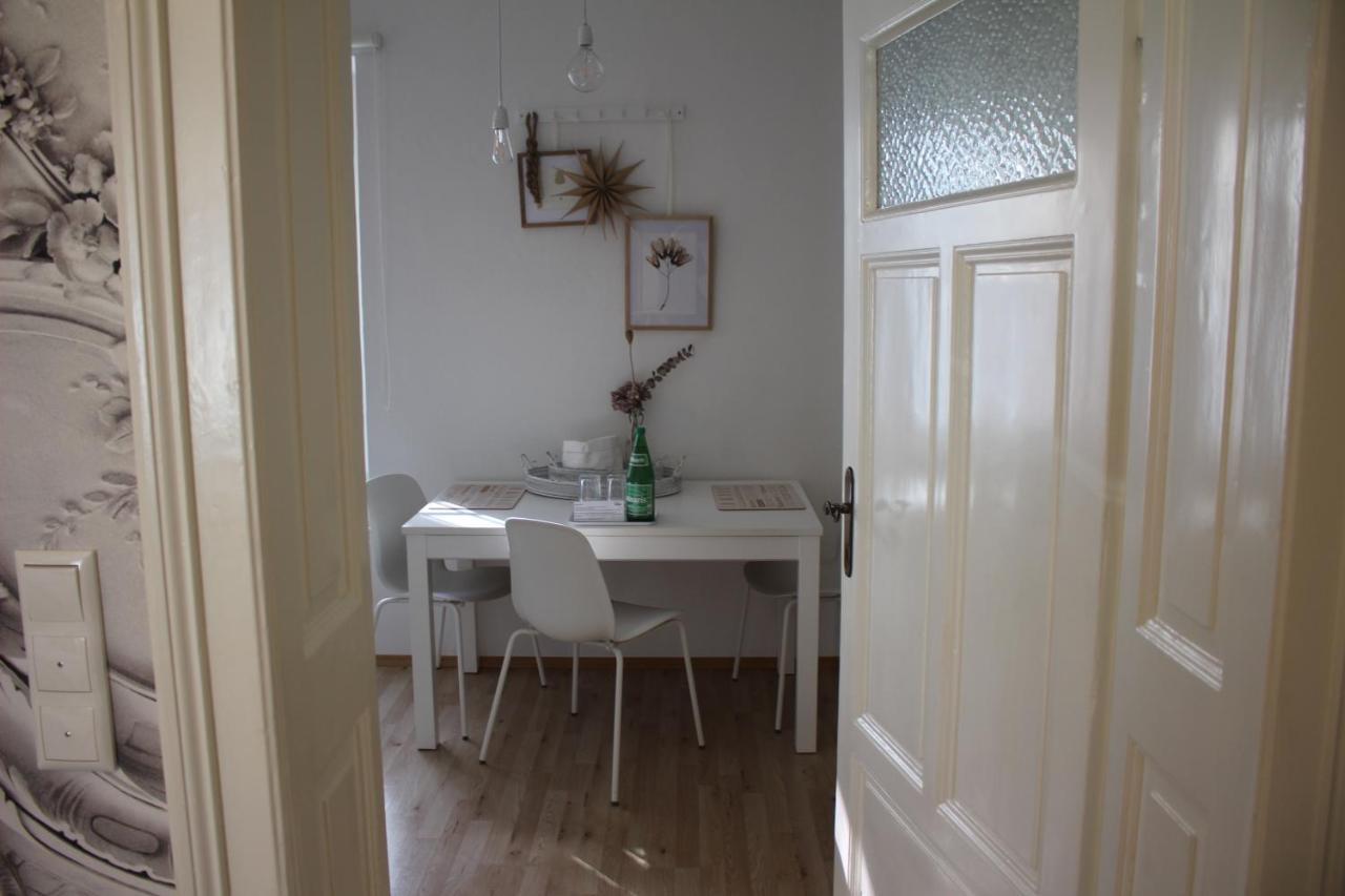 White Flat By Grazrentals With Cool Location & Free Parking Eksteriør bilde